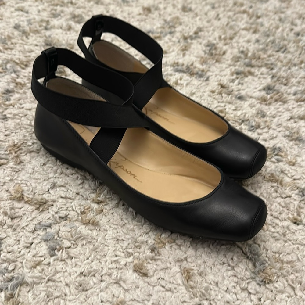 Black leather Jessica Simpson ballet flats
